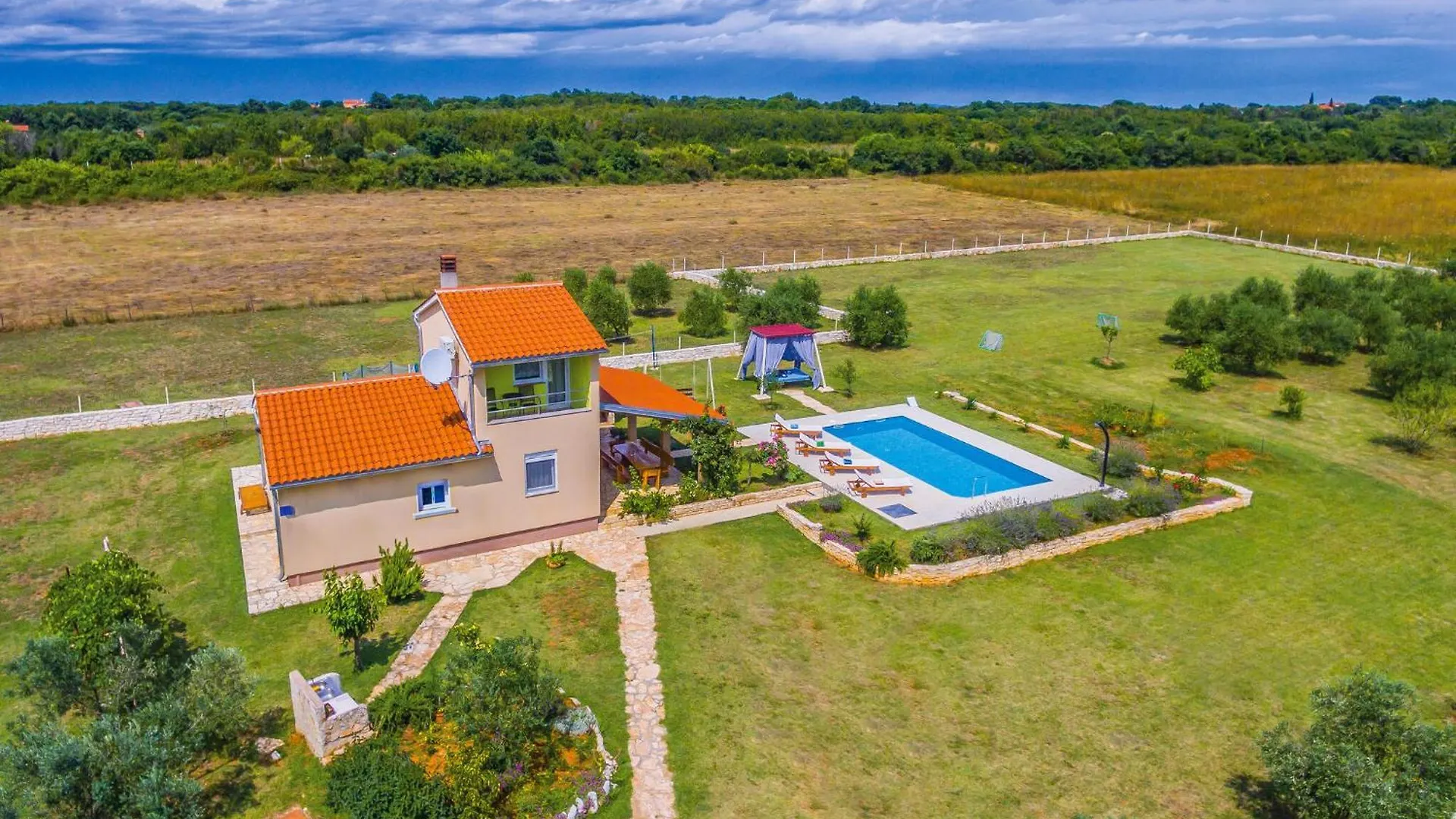 Сasa de vacaciones 3 Bedroom Lovely Home In Šišan