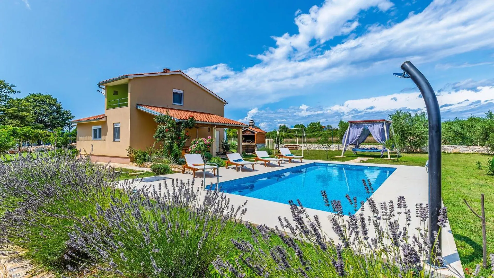 3 Bedroom Lovely Home In Šišan