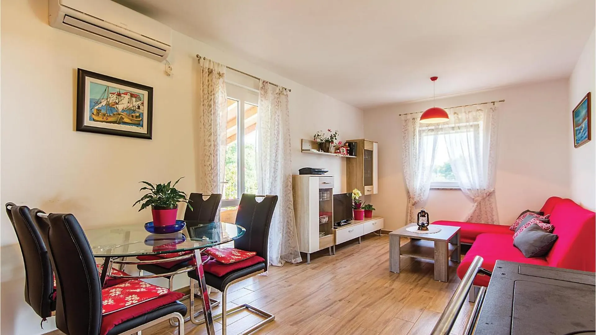 Сasa de vacaciones 3 Bedroom Lovely Home In Šišan Croacia