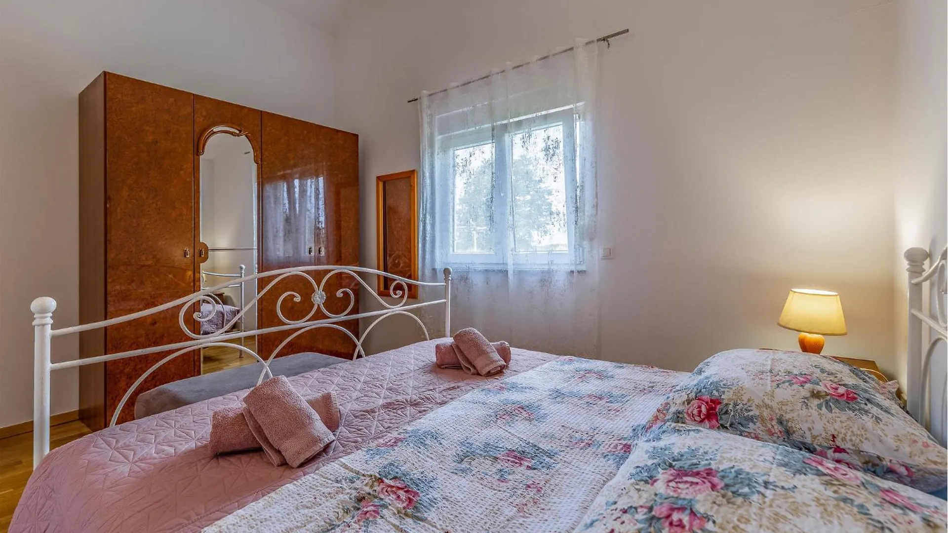 3 Bedroom Lovely Home In Sisan