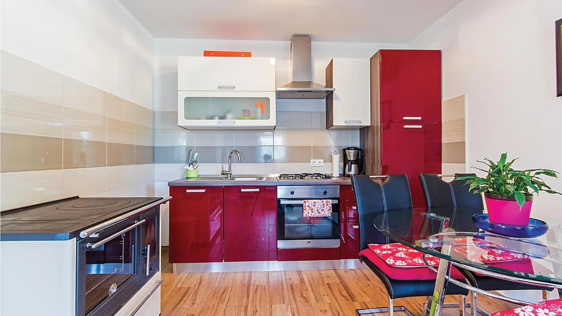 3 Bedroom Lovely Home In Sisan Holiday home