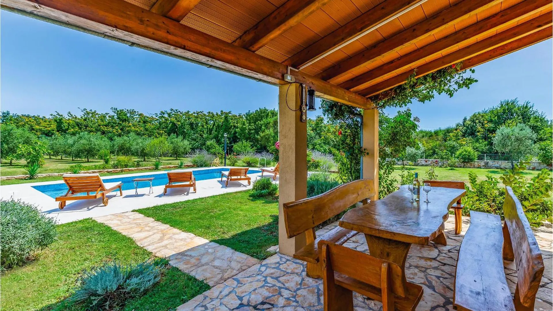3 Bedroom Lovely Home In Sisan 0*,