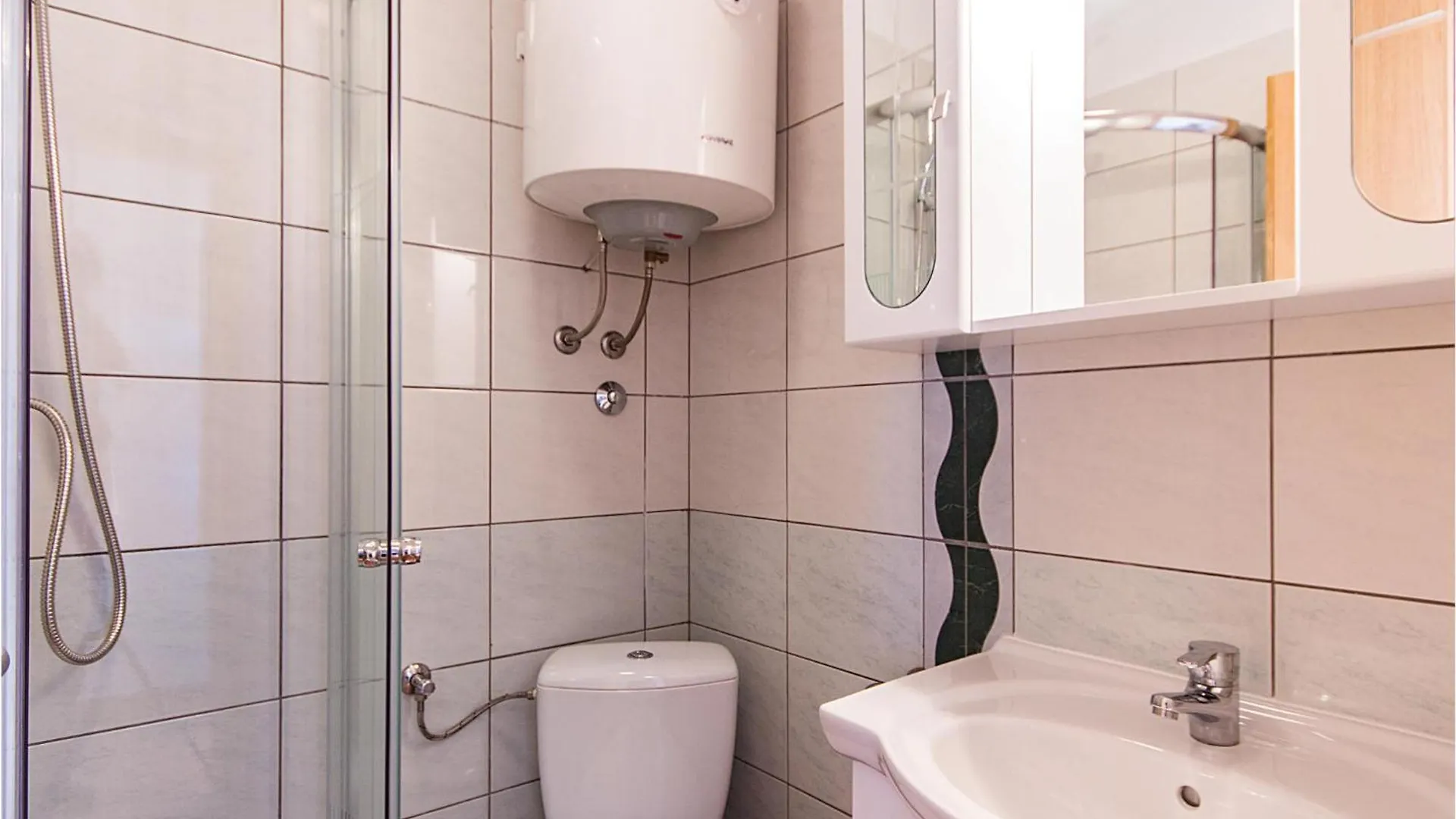 3 Bedroom Lovely Home In Sisan