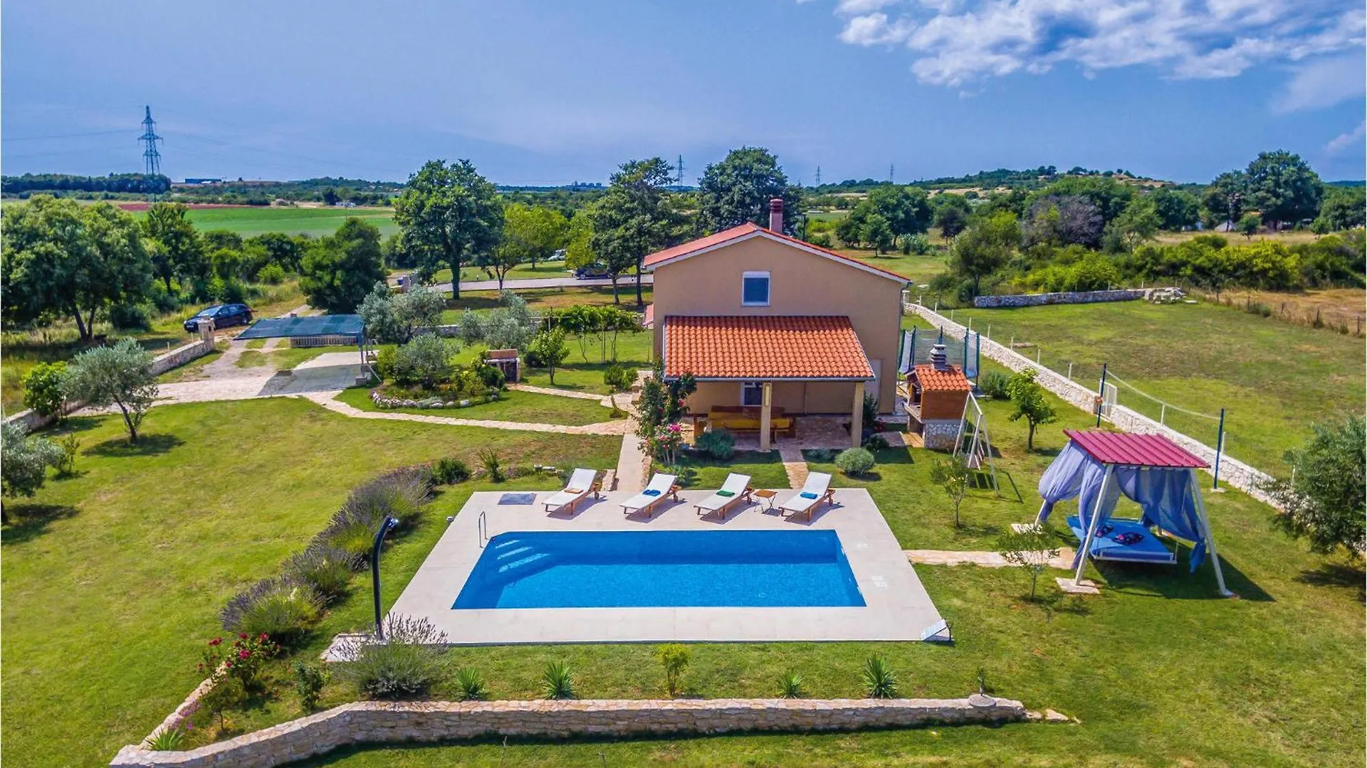 3 Bedroom Lovely Home In Sisan Croatia